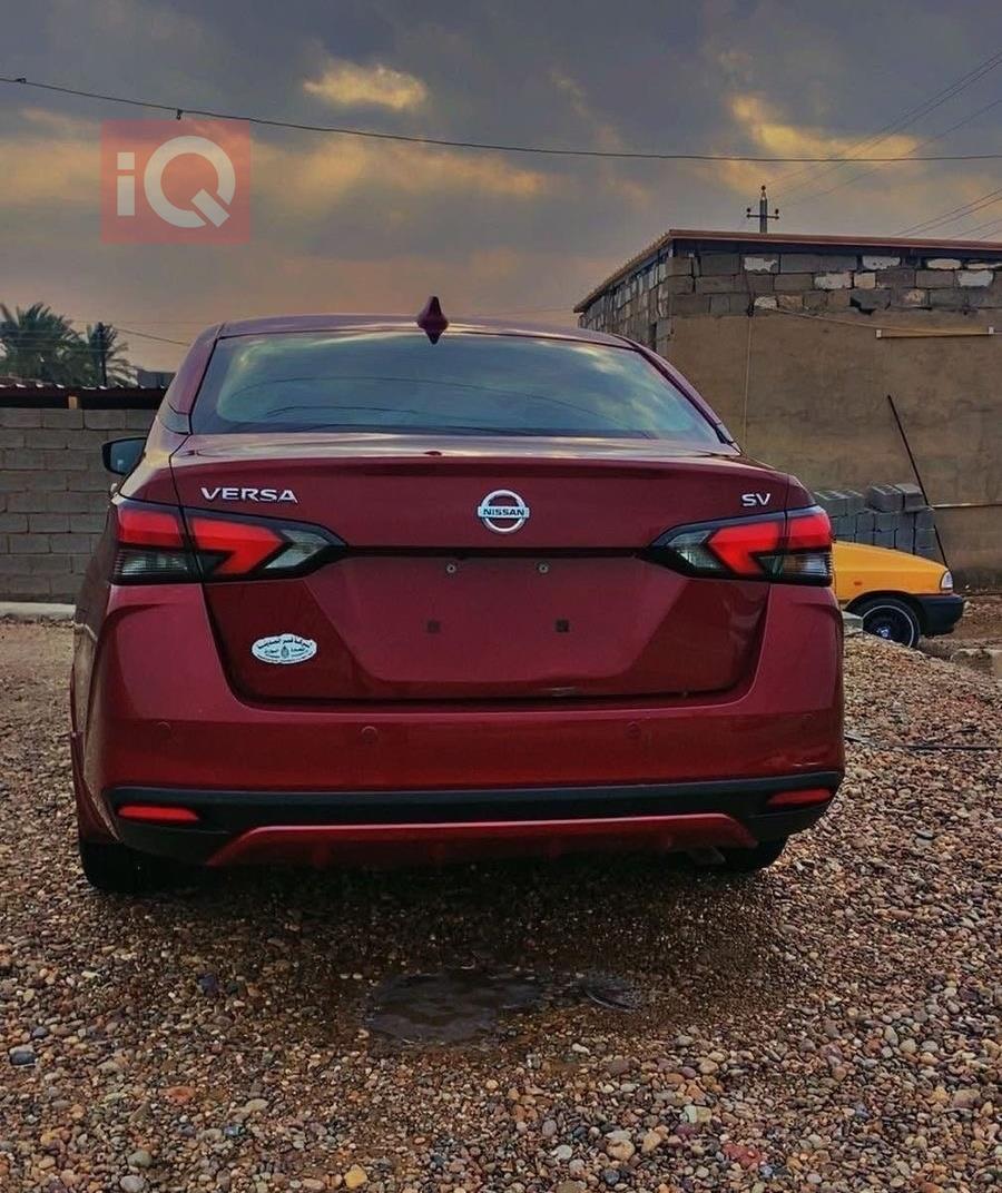 نيسان فيرسا